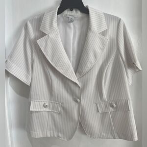 Dress barn size 18 wide white and black stripped blouse great condition